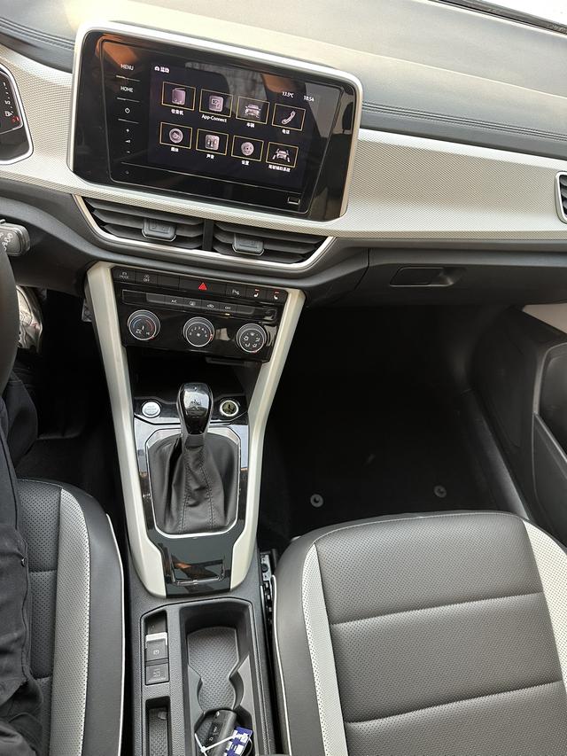 Volkswagen T-Roc 2023, фото 15