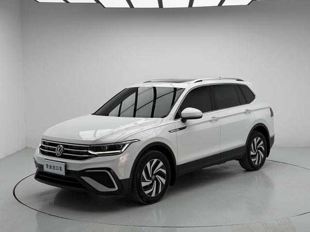 Volkswagen Tiguan 2023, 1.4 л турбо, робот (DCT), передний, пробег 43 000 км — авто из Китая с пробегом