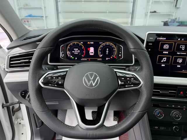 Volkswagen Tiguan 2023, фото 14