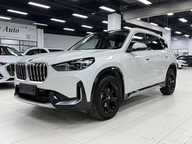 BMW X1 2023, 1.5 л турбо, робот (DCT), передний, пробег 62 000 км — авто из Китая с пробегом