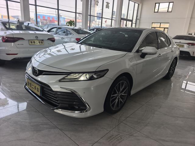 Toyota Camry 2022, 2.5 л, автомат, передний, пробег 30 000 км — авто из Китая с пробегом