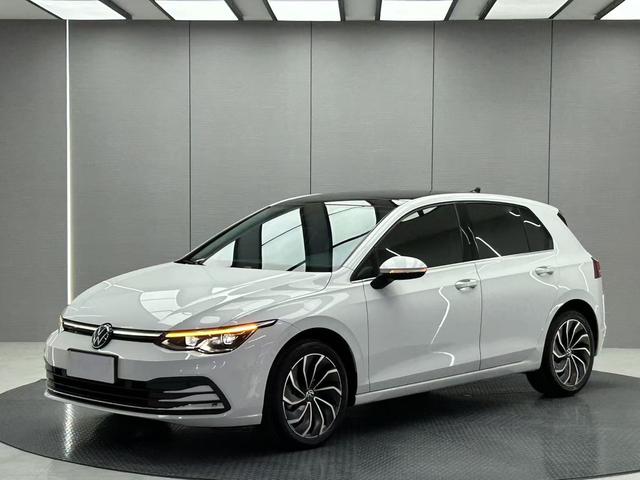 Volkswagen Golf 2021, 1.4 л турбо, робот (DCT), передний, пробег 24 000 км — авто из Китая с пробегом