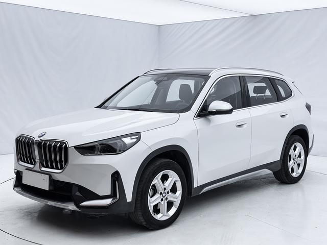 BMW X1 2023, 1.5 л турбо, робот (DCT), передний, пробег 28 000 км — авто из Китая с пробегом