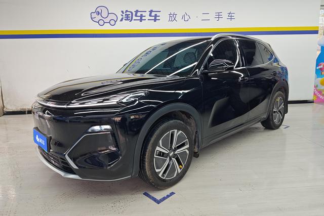 Geely Galaxy Starship 7 EM-i 2025, 1.5 л, 1-ст. DHT (гибридный), передний, пробег 10 300 км — авто из Китая с пробегом