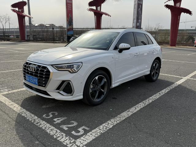 Audi Q3 2022, 1.4 л турбо, робот (DCT), передний, пробег 43 000 км — авто из Китая с пробегом