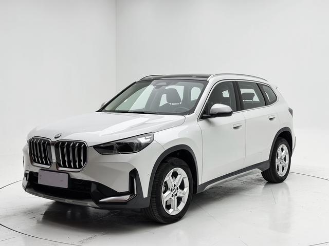 BMW X1 2023, 1.5 л турбо, робот (DCT), передний, пробег 29 800 км — авто из Китая с пробегом