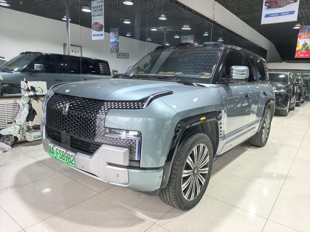 Yangwang U8 2023, 2 л турбо, электропривод, -, пробег 40 000 км — авто из Китая с пробегом