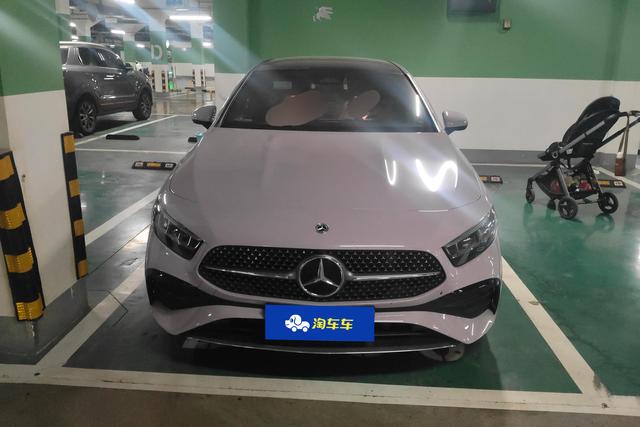 Mercedes-Benz A-Class 2023, 1.3 л турбо, робот (DCT), передний, пробег 21 200 км — авто из Китая с пробегом