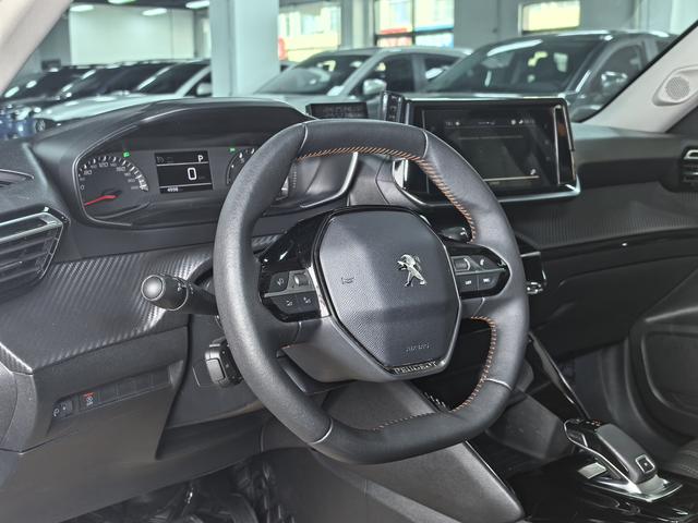 Peugeot 2008 2022, фото 10
