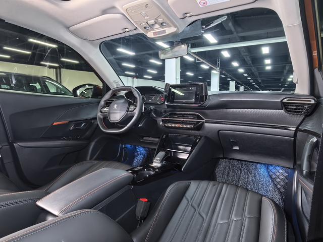 Peugeot 2008 2022, фото 15