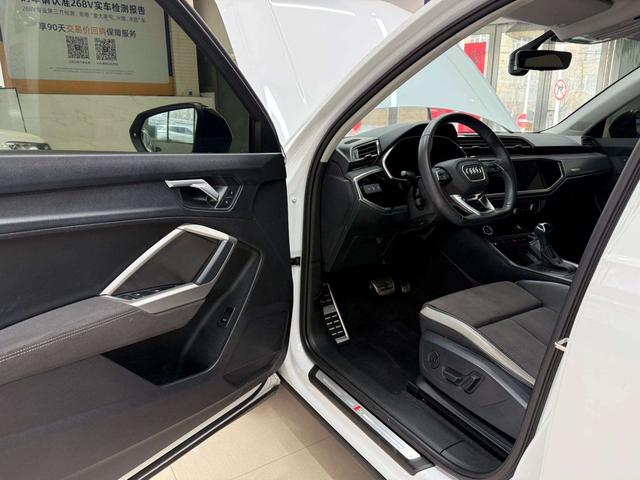Audi Q3 2023, фото 8