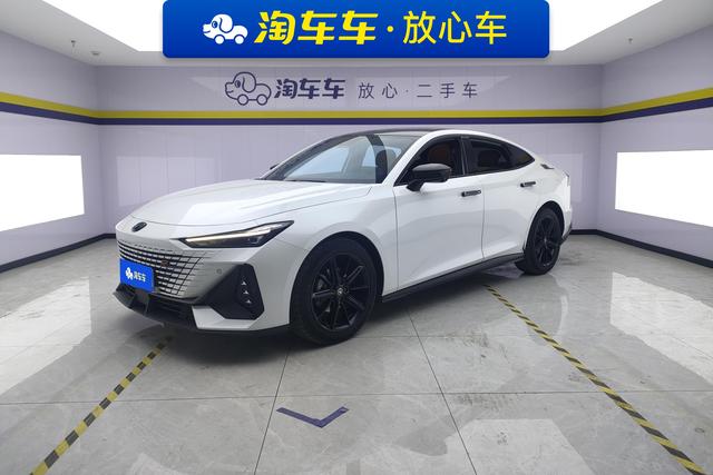 Changan UNI-V 2022, 1.5 л турбо, робот (DCT), передний, пробег 34 900 км — авто из Китая с пробегом
