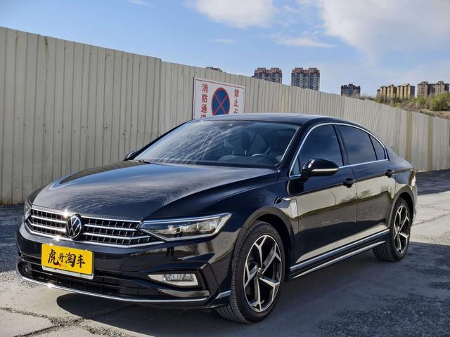 Volkswagen Passat 2024, 2 л турбо, робот (DCT), передний, пробег 30 000 км — авто из Китая с пробегом