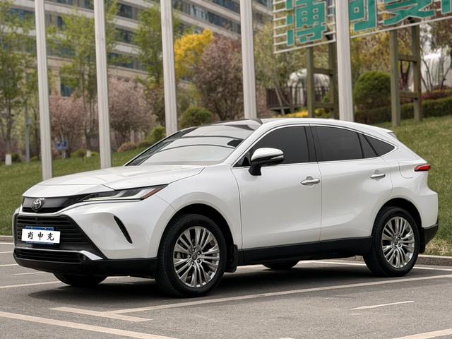 Toyota Harrier 2023, 2 л, вариатор (CVT), передний, пробег 25 000 км — авто из Китая с пробегом