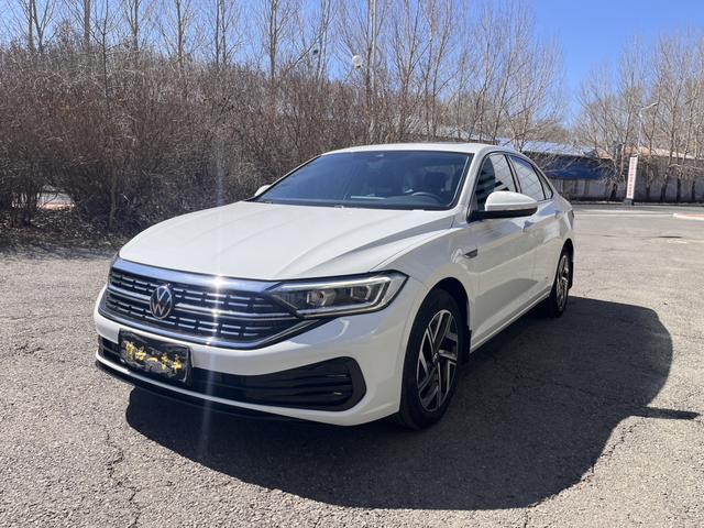 Volkswagen Jetta 2025, 1.5 л турбо, робот (DCT), передний, пробег 19 000 км — авто из Китая с пробегом