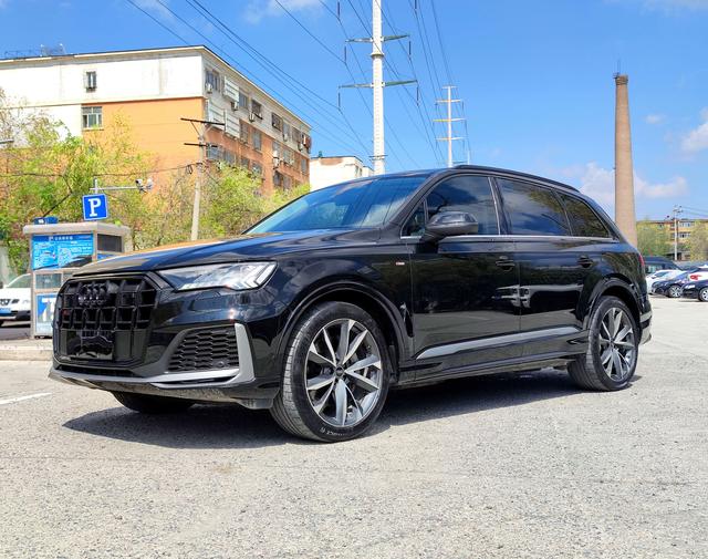 Audi Q7 2023, 3 л турбо, автомат, полный, пробег 70 000 км — авто из Китая с пробегом