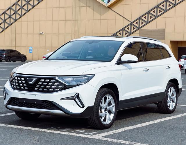 Jetta VS7 2023, 1.4 л турбо, автомат, передний, пробег 43 000 км — авто из Китая с пробегом