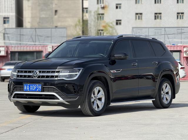 Volkswagen Teramont 2022, 2 л турбо, робот (DCT), полный, пробег 32 000 км — авто из Китая с пробегом