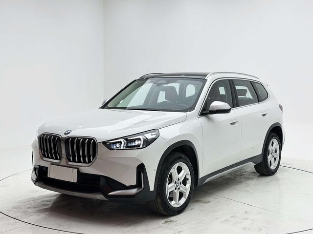 BMW X1 2023, 1.5 л турбо, робот (DCT), передний, пробег 19 000 км — авто из Китая с пробегом