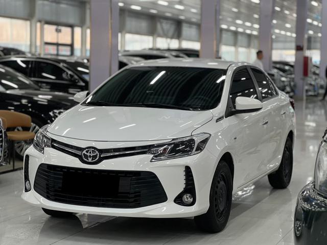 Toyota Vios 2022, 1.5 л, вариатор (CVT), передний, пробег 50 000 км — авто из Китая с пробегом