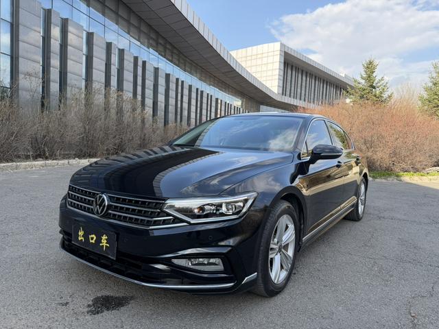 Volkswagen Passat 2023, 1.4 л турбо, робот (DCT), передний, пробег 10 000 км — авто из Китая с пробегом