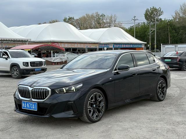 BMW 5 2025, 2 л турбо, автомат, задний, пробег 60 000 км — авто из Китая с пробегом