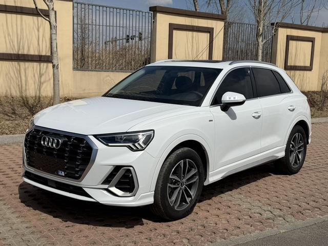 Audi Q3 2022, 1.4 л турбо, робот (DCT), передний, пробег 41 000 км — авто из Китая с пробегом
