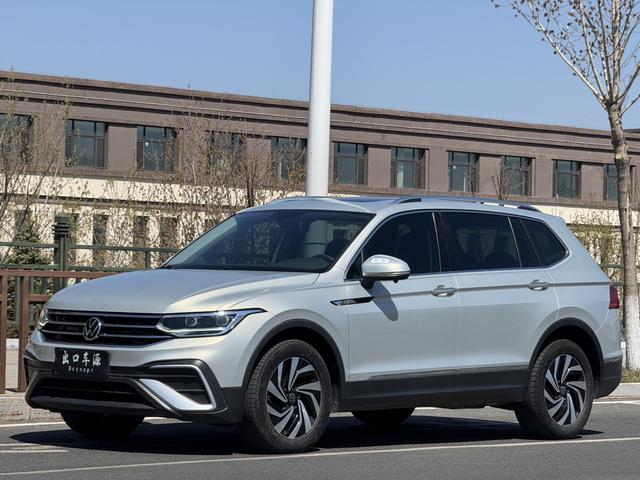 Volkswagen Tiguan 2023, 1.4 л турбо, робот (DCT), передний, пробег 36 000 км — авто из Китая с пробегом