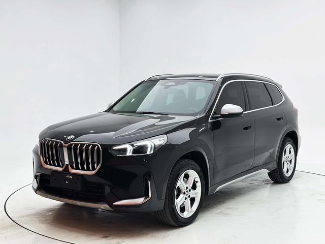 BMW X1 2023, 1.5 л турбо, робот (DCT), передний, пробег 18 000 км — авто из Китая с пробегом
