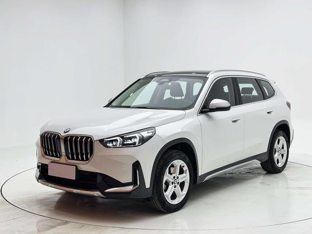 BMW X1 2023, 1.5 л турбо, робот (DCT), передний, пробег 43 900 км — авто из Китая с пробегом