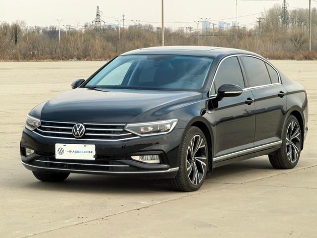 Volkswagen Passat 2021, 2 л турбо, робот (DCT), передний, пробег 67 000 км — авто из Китая с пробегом