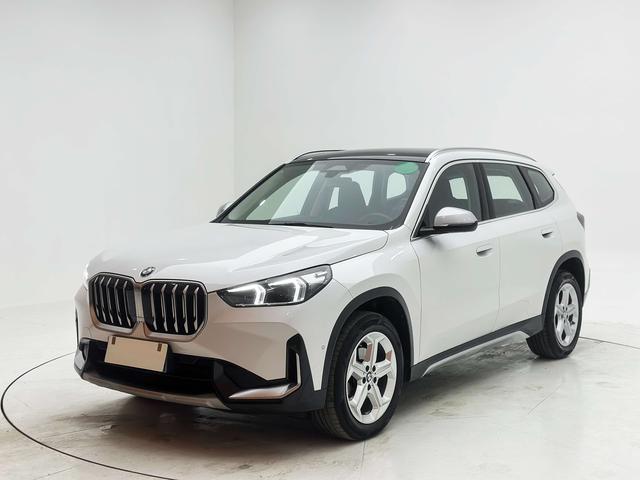 BMW X1 2023, 1.5 л турбо, робот (DCT), передний, пробег 44 000 км — авто из Китая с пробегом