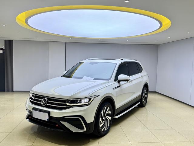 Volkswagen Tiguan 2023, 1.4 л турбо, робот (DCT), передний, пробег 40 000 км — авто из Китая с пробегом