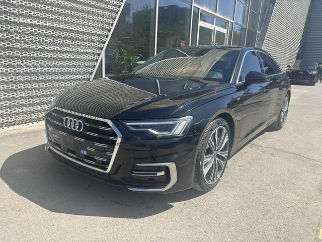Audi A6L 2023, 2 л турбо, робот (DCT), передний, пробег 44 000 км — авто из Китая с пробегом