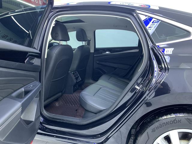 Volkswagen Passat 2023, фото 11