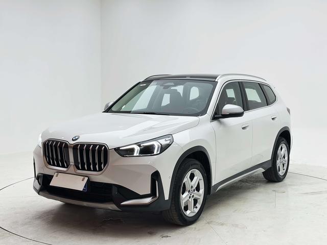 BMW X1 2023, 1.5 л турбо, робот (DCT), передний, пробег 58 900 км — авто из Китая с пробегом