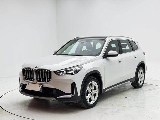BMW X1 2023, 1.5 л турбо, робот (DCT), передний, пробег 56 900 км — авто из Китая с пробегом