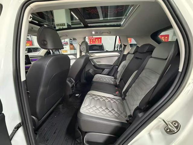 Volkswagen Tayron 2023, фото 8