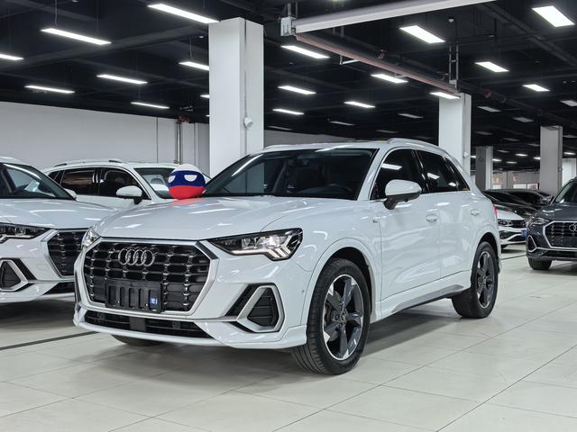 Audi Q3 2023, 1.4 л турбо, робот (DCT), передний, пробег 55 000 км — авто из Китая с пробегом