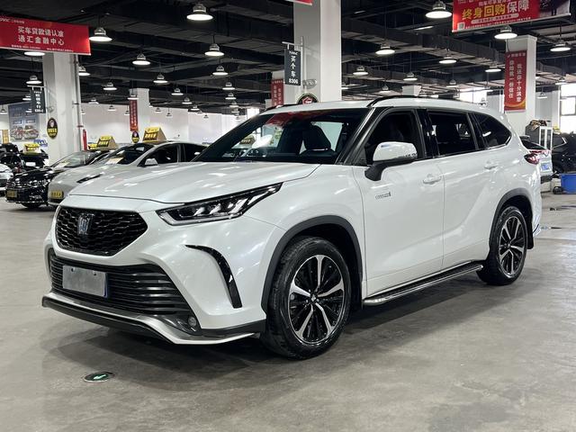Toyota Crown 2024, 2.5 л, вариатор (CVT), полный, пробег 23 000 км — авто из Китая с пробегом