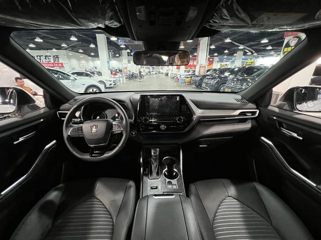 Toyota Crown 2024, фото 4