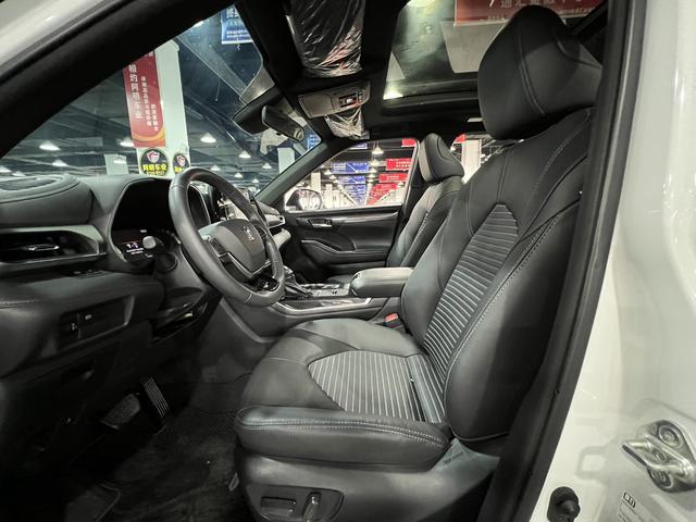 Toyota Crown 2024, фото 6