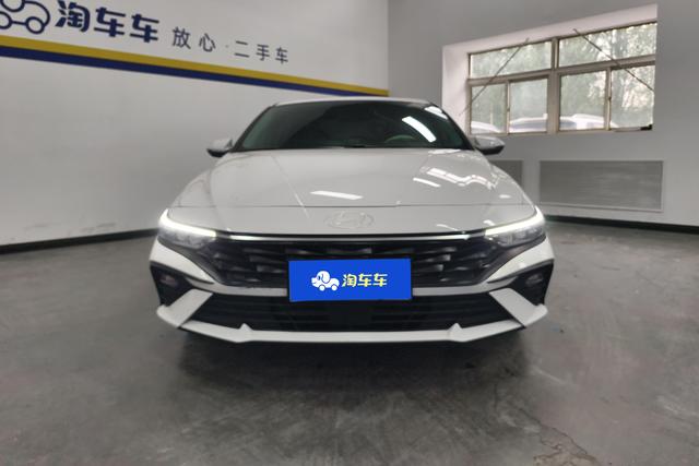 Hyundai Elantra 2023, фото 3