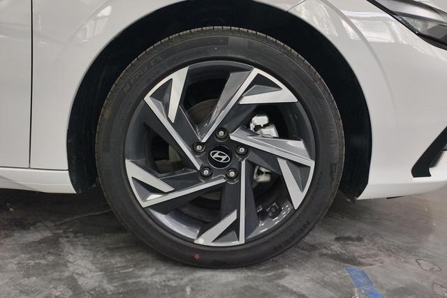 Hyundai Elantra 2023, фото 5