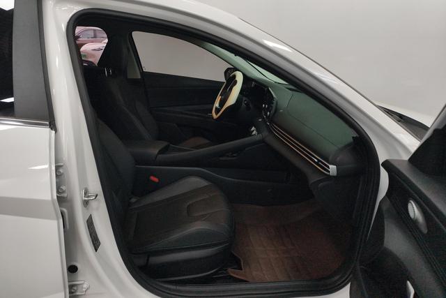 Hyundai Elantra 2023, фото 6