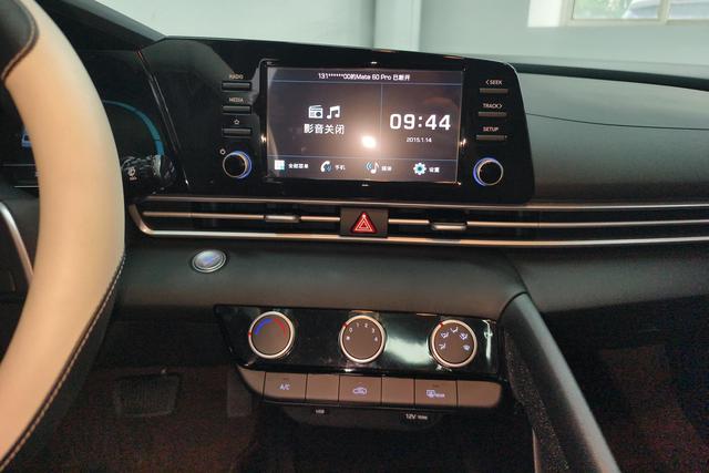 Hyundai Elantra 2023, фото 15