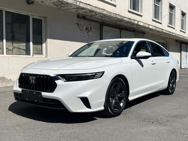 Honda Inspire 2023, 1.5 л турбо, вариатор (CVT), передний, пробег 13 000 км — авто из Китая с пробегом