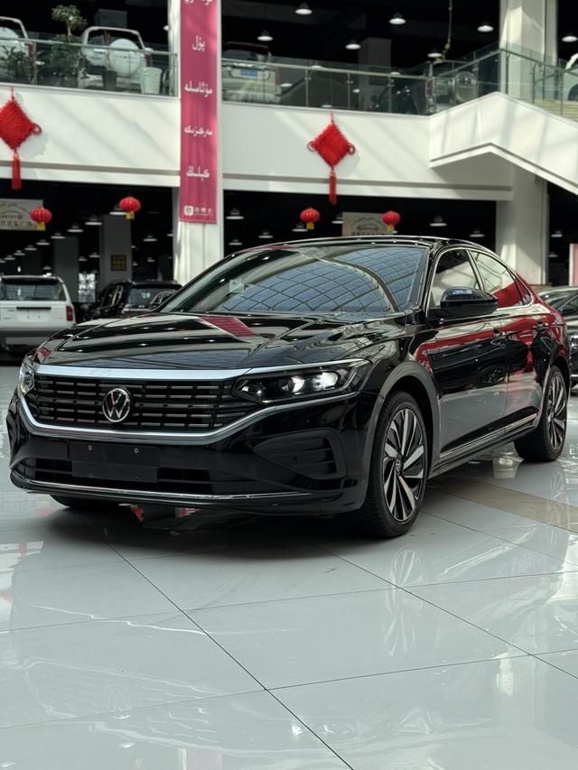 Volkswagen Passat 2025, 2 л турбо, робот (DCT), передний, пробег 43 000 км — авто из Китая с пробегом