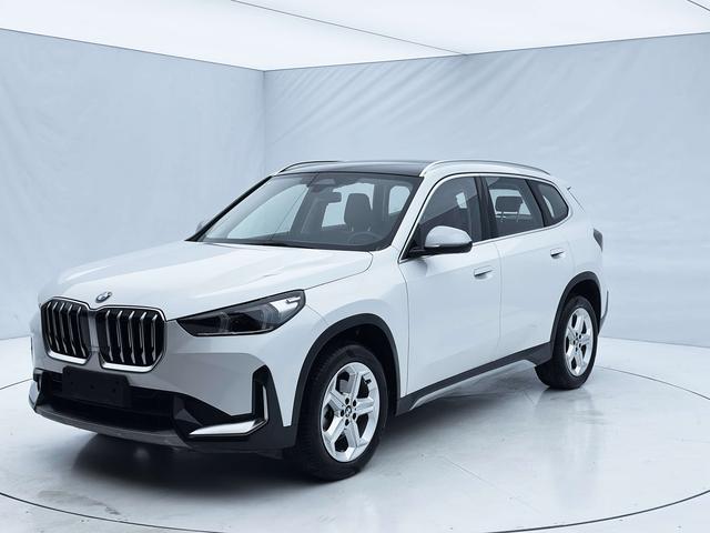 BMW X1 2023, 1.5 л турбо, робот (DCT), передний, пробег 33 000 км — авто из Китая с пробегом