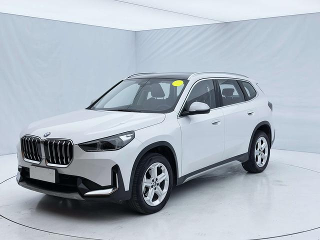 BMW X1 2023, 1.5 л турбо, робот (DCT), передний, пробег 36 800 км — авто из Китая с пробегом